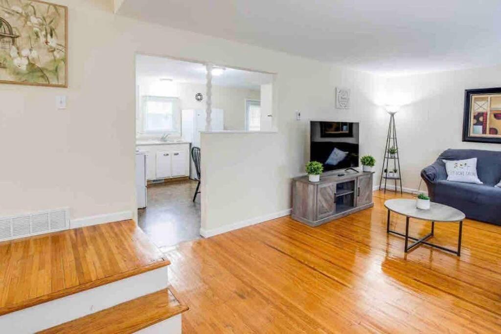 Apartament Amazing Ranch Mins Away From Airprt/Rit/Dwtn/Uofr Rochester Zewnętrze zdjęcie